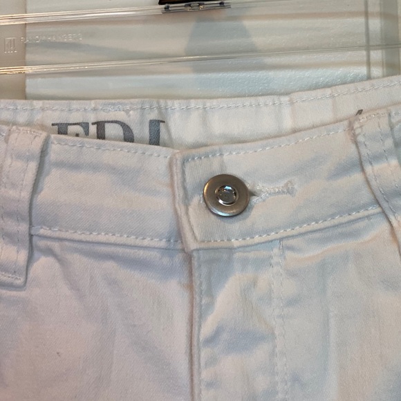 New! French Dressing White Jeans Capris - Picture 4 of 10